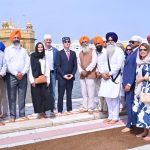 ਦਰਬਾਰ ਸਾਹਿਬ ਨਤਮਸਤਕ ਹੋਏ ਅਮਰੀਕੀ ਰਾਜਦੂਤ ਸਰਜੀਓ ਗੋਰ, ਟੇਕਿਆ ਮੱਥਾ