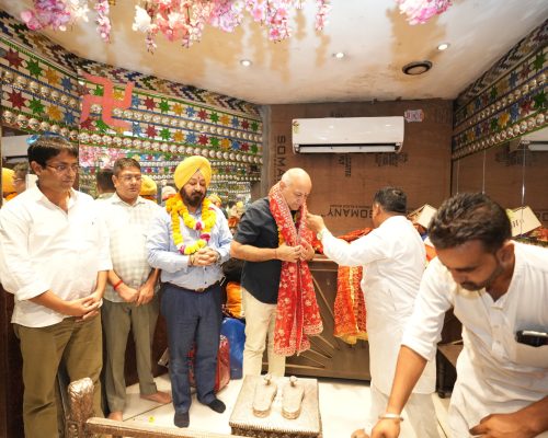 ਪਟਿਆਲਾ ਦੇ ਸ੍ਰੀ ਕਾਲੀ ਮਾਤਾ ਮੰਦਰ ਵਿਖੇ ਮਨੀਸ਼ ਸਿਸੋਦੀਆ ਨੇ ਟੇਕਿਆ ਮੱਥਾ