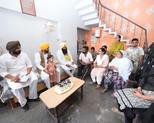 ਧੂਰੀ ਤੋਂ ‘ਆਪ’ ਦੀ ਡੋਰ-ਟੂ-ਡੋਰ ਮੁਹਿੰਮ ਦਾ ਆਗਾਜ਼, CM ਭਗਵੰਤ ਮਾਨ ਬੋਲੇ—“ਕੰਮਾਂ ਦਾ ਰਿਪੋਰਟ ਕਾਰਡ ਲੈ ਕੇ ਹਰ ਘਰ ਜਾਵਾਂਗੇ”