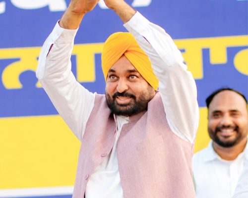 ਅਜਨਾਲਾ ਦੀ ‘ਲੋਕ ਮਿਲਣੀ’ ’ਚ CM ਭਗਵੰਤ ਮਾਨ ਨੇ ਕੀਤੇ ਵੱਡੇ ਐਲਾਨ, ਤਿੰਨ ਪੰਚਾਇਤਾਂ ਨੂੰ 60 ਲੱਖ ਦੇ ਚੈੱਕ ਸੌਂਪੇ