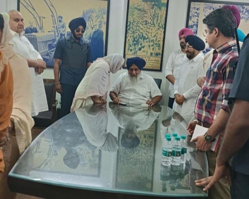 ਬਹਿਰੀਨ ਵਾਲੀ ਬੀਬੀ ਨਾਲ ਸੁਖਬੀਰ ਬਾਦਲ ਦੀ ਤਸਵੀਰ ਆਈ ਸਾਹਮਣੇ