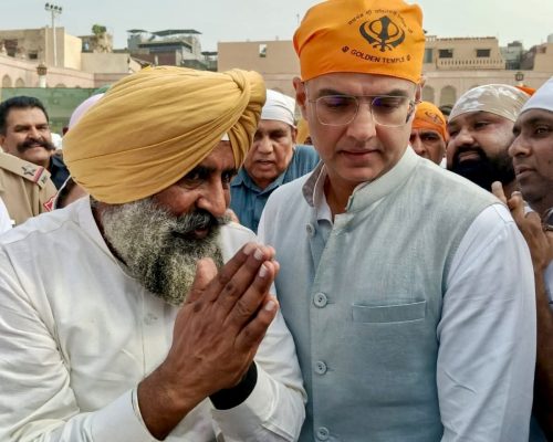 ਪੰਜਾਬ ਕਾਂਗਰਸ ਦੀ ਕਮਾਨ ਸੰਭਾਲਣ ਮਗਰੋਂ ਪਹਿਲੀ ਵਾਰ ਦਰਬਾਰ ਸਾਹਿਬ ਨਤਮਸਤਕ ਹੋਏ ਪਰਗਟ ਸਿੰਘ